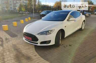 Лифтбек Tesla Model S 2016 в Львове