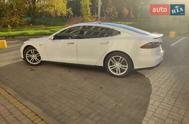 Ліфтбек Tesla Model S 2016 в Львові