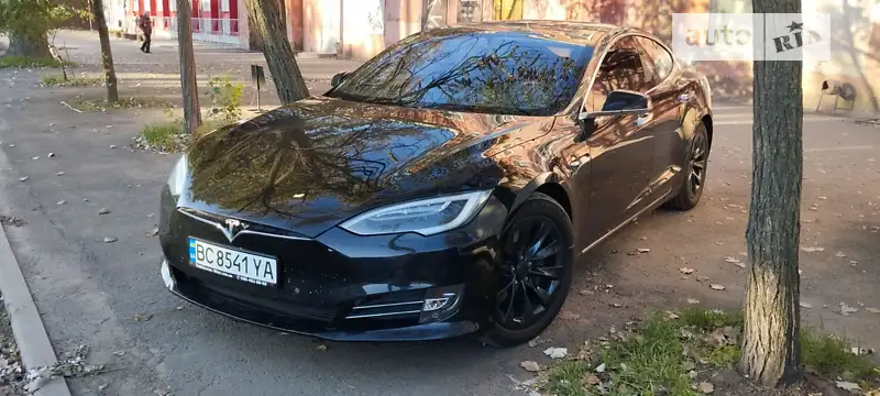 Tesla Model S 2018