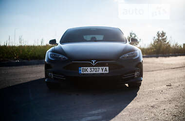 Ліфтбек Tesla Model S 2018 в Рівному