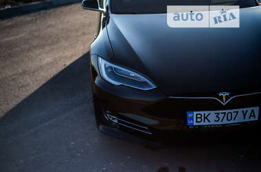 Ліфтбек Tesla Model S 2018 в Рівному