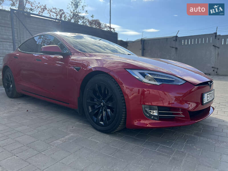 Лифтбек Tesla Model S 2019 в Виннице