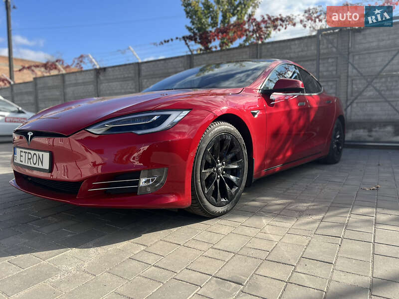 Лифтбек Tesla Model S 2019 в Виннице