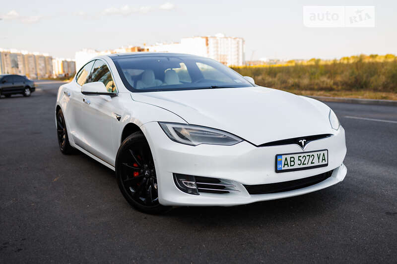 Лифтбек Tesla Model S 2018 в Виннице