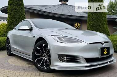 Лифтбек Tesla Model S 2017 в Львове