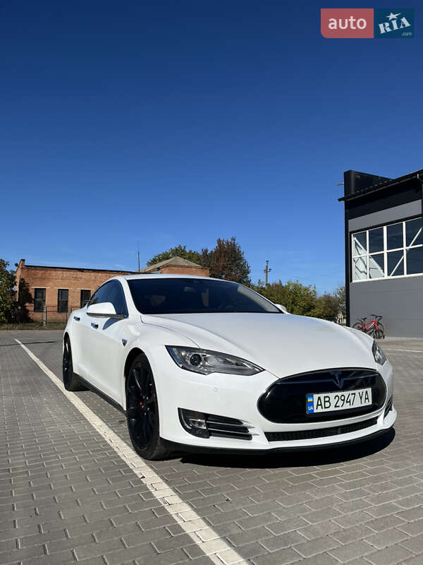 Лифтбек Tesla Model S 2015 в Бершади