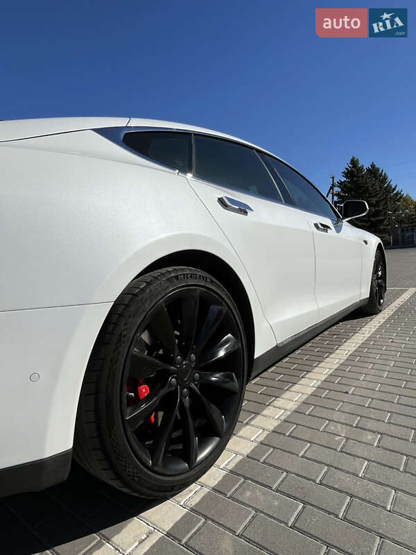 Лифтбек Tesla Model S 2015 в Бершади