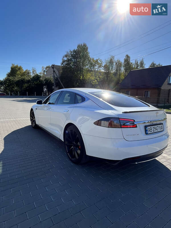 Лифтбек Tesla Model S 2015 в Бершади