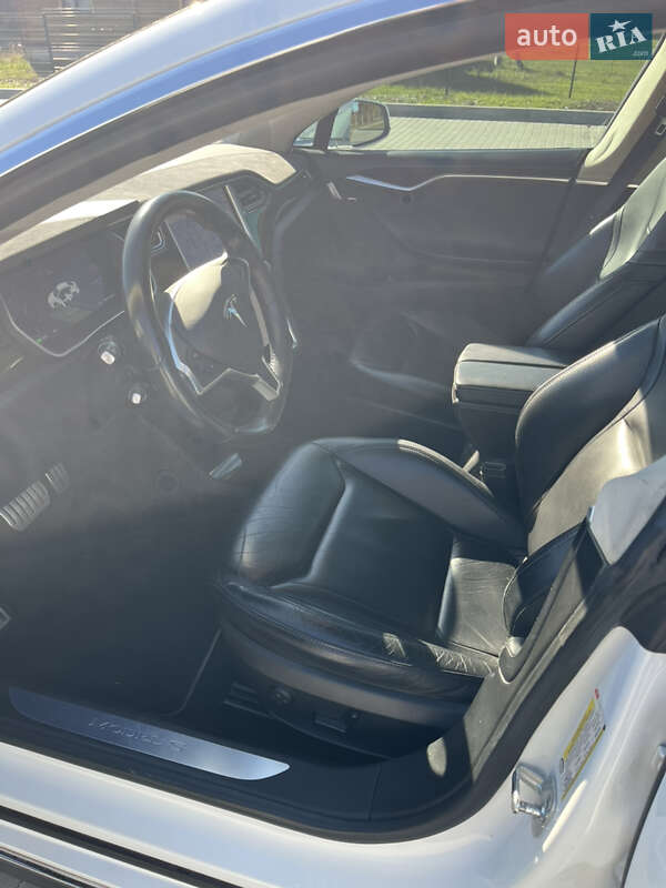 Лифтбек Tesla Model S 2015 в Бершади