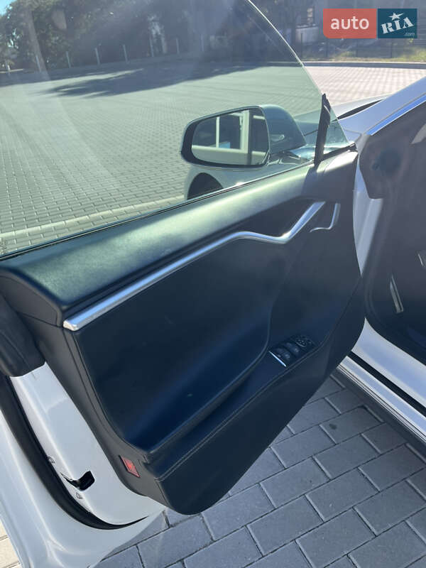 Лифтбек Tesla Model S 2015 в Бершади