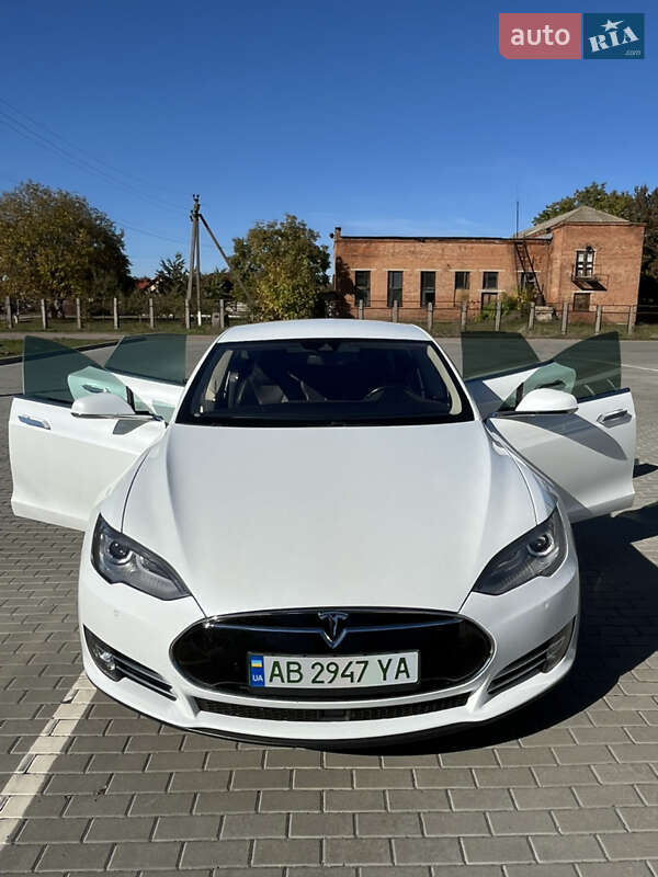 Лифтбек Tesla Model S 2015 в Бершади