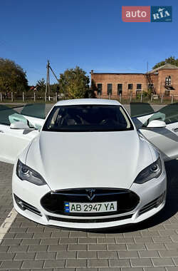 Лифтбек Tesla Model S 2015 в 