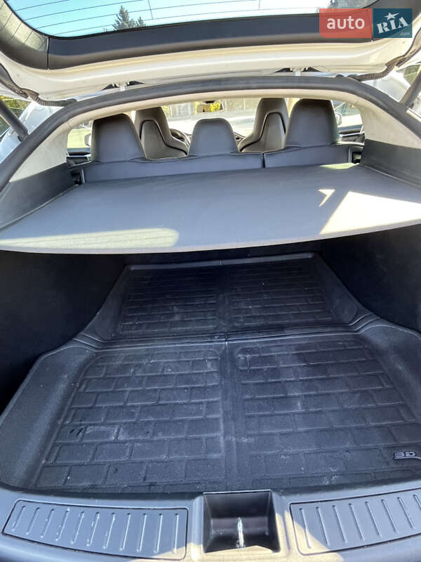 Лифтбек Tesla Model S 2015 в Бершади
