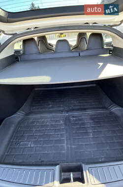 Лифтбек Tesla Model S 2015 в 
