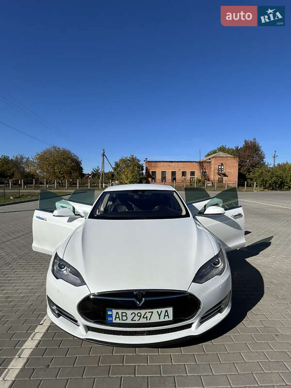 Лифтбек Tesla Model S 2015 в Бершади