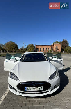Лифтбек Tesla Model S 2015 в 