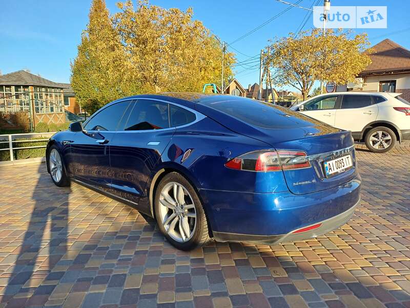 Лифтбек Tesla Model S 2015 в Киеве