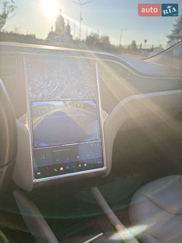 Ліфтбек Tesla Model S 2015 в Києві