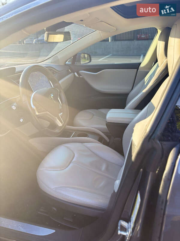 Ліфтбек Tesla Model S 2015 в Києві