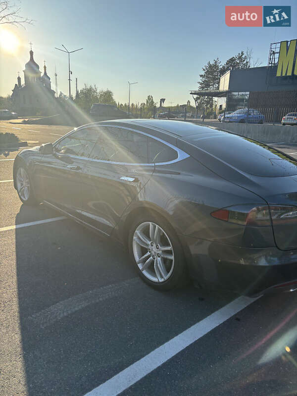 Ліфтбек Tesla Model S 2015 в Києві