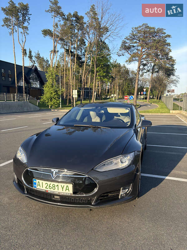 Ліфтбек Tesla Model S 2015 в Києві