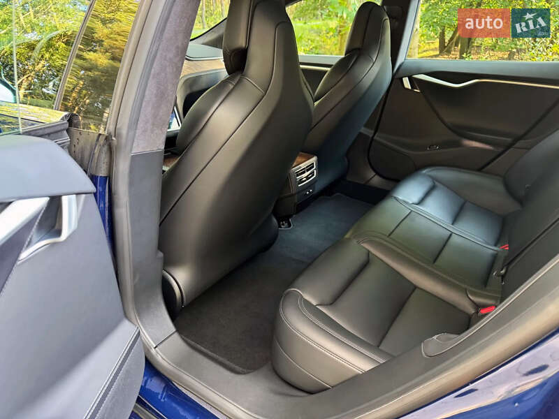 Лифтбек Tesla Model S 2017 в Ирпене