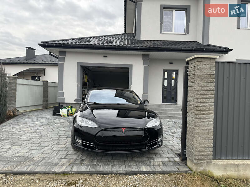 Ліфтбек Tesla Model S 2013 в Івано-Франківську