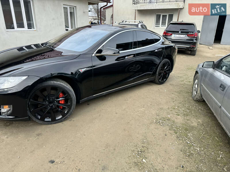 Ліфтбек Tesla Model S 2013 в Івано-Франківську