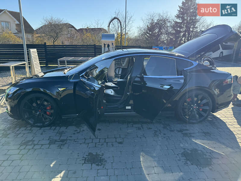 Ліфтбек Tesla Model S 2013 в Івано-Франківську