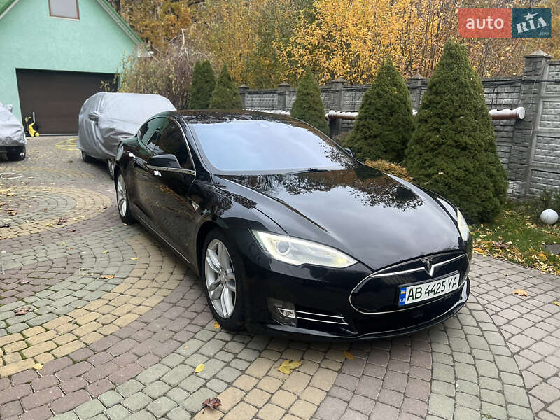 Tesla Model S 2014