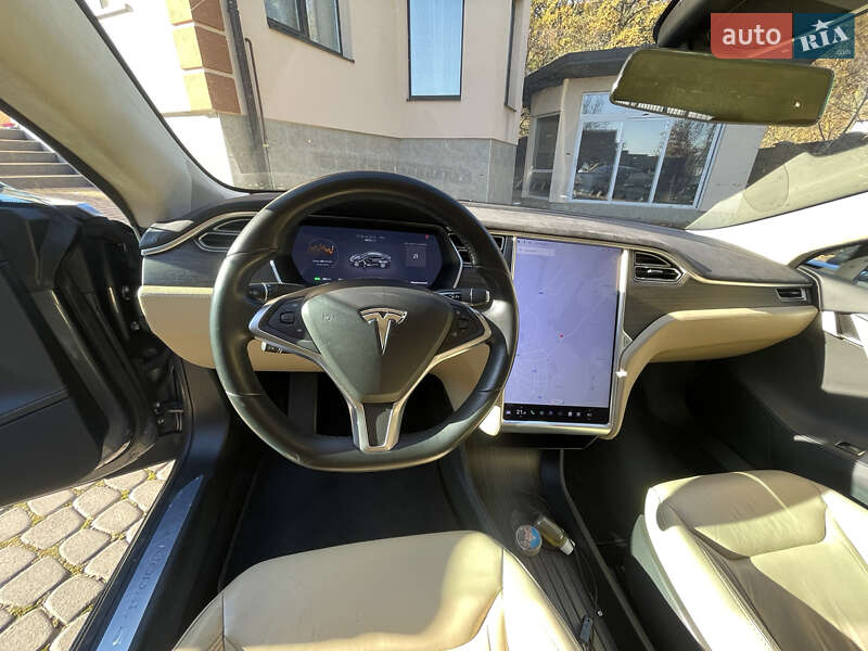Ліфтбек Tesla Model S 2016 в Львові