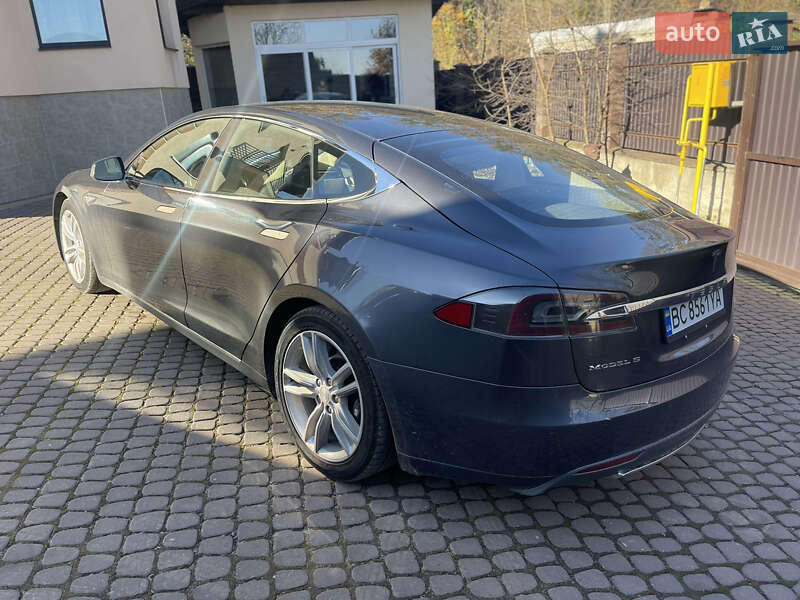 Ліфтбек Tesla Model S 2016 в Львові
