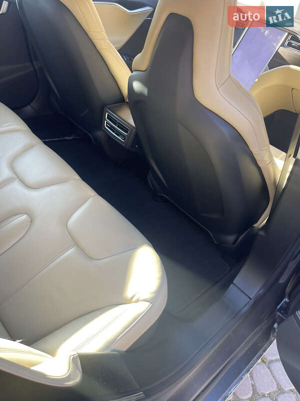 Ліфтбек Tesla Model S 2016 в Львові
