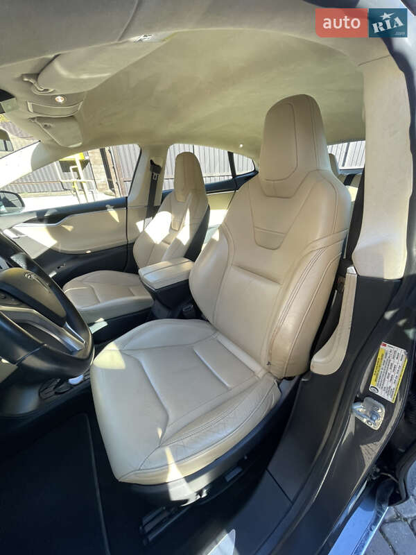 Лифтбек Tesla Model S 2016 в Львове