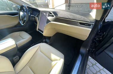 Лифтбек Tesla Model S 2016 в Львове