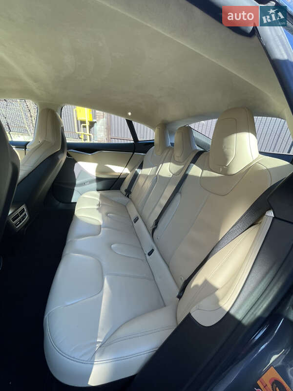 Ліфтбек Tesla Model S 2016 в Львові