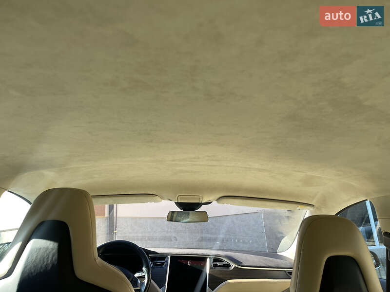 Ліфтбек Tesla Model S 2016 в Львові