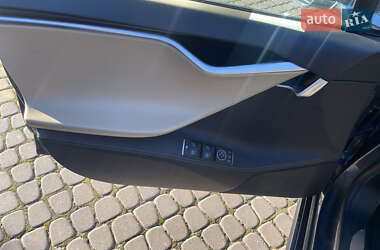 Лифтбек Tesla Model S 2016 в Львове