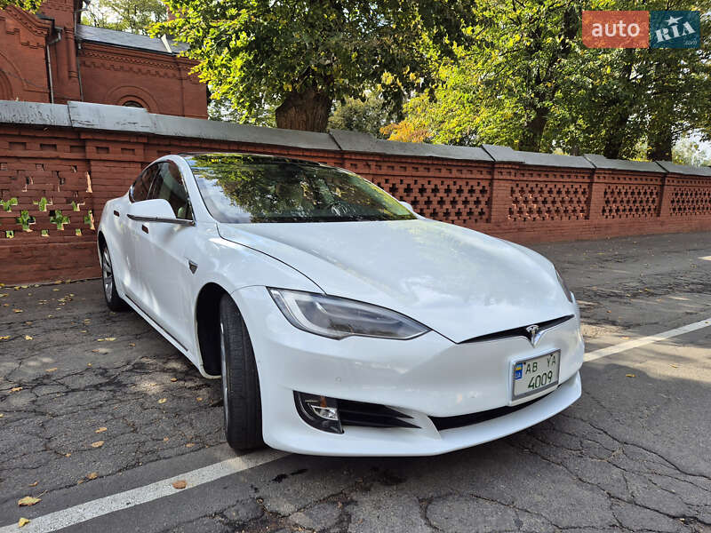 Ліфтбек Tesla Model S 2016 в Вінниці