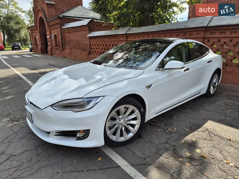 Tesla Model S 2016