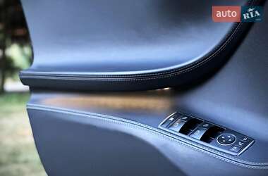 Лифтбек Tesla Model S 2017 в 