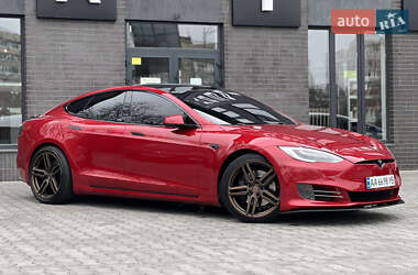 Лифтбек Tesla Model S 2016 в Киеве