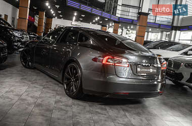Лифтбек Tesla Model S 2015 в 