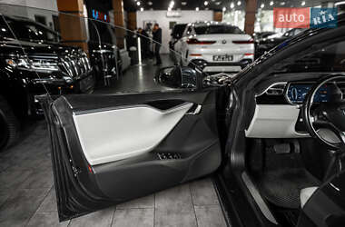 Лифтбек Tesla Model S 2015 в 