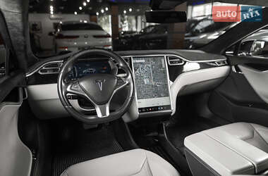 Лифтбек Tesla Model S 2015 в 