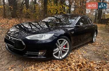 Лифтбек Tesla Model S 2015 в Киеве