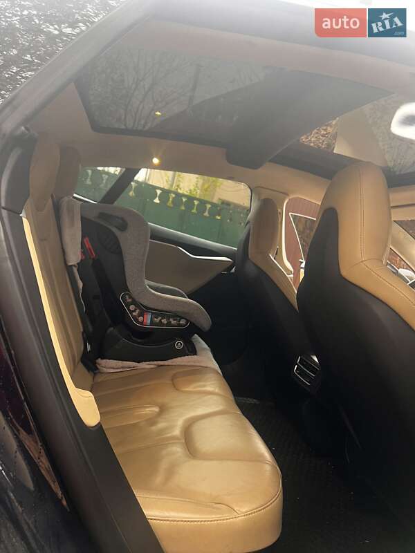 Лифтбек Tesla Model S 2015 в Киеве