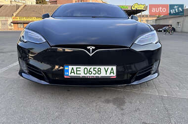 Лифтбек Tesla Model S 2017 в Павлограде