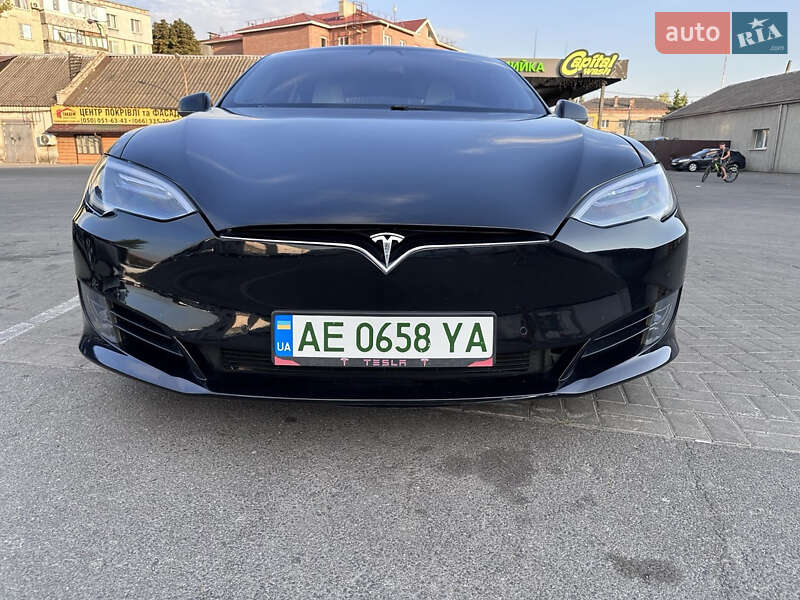 Лифтбек Tesla Model S 2017 в Павлограде