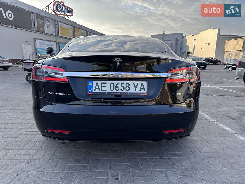 Лифтбек Tesla Model S 2017 в Павлограде